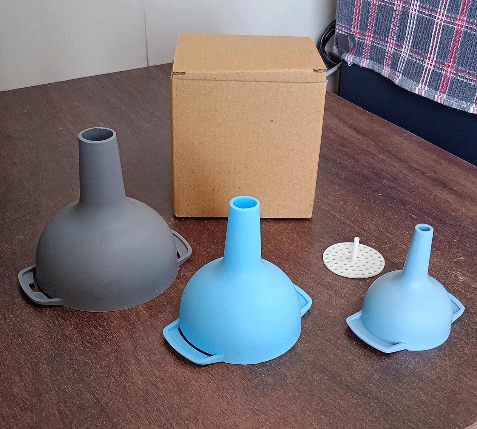 12007 3 in 1 Kitchen Funnel Set of 3, Funnel for Filling Bottle, Small Canning Funnel with Handle, Food Grade Plastic Funnel with Detachable Strainer Filter for Liquid, Dry Ingredients, and Powder 12007 3 in 1 Kitchen Funnel Set of 3, Funnel for Filling Bottle, Small Canning Funnel with Handle, Food Grade Plastic Funnel with Detachable Strainer Filter for Liquid, Dry Ingredients, and Powder